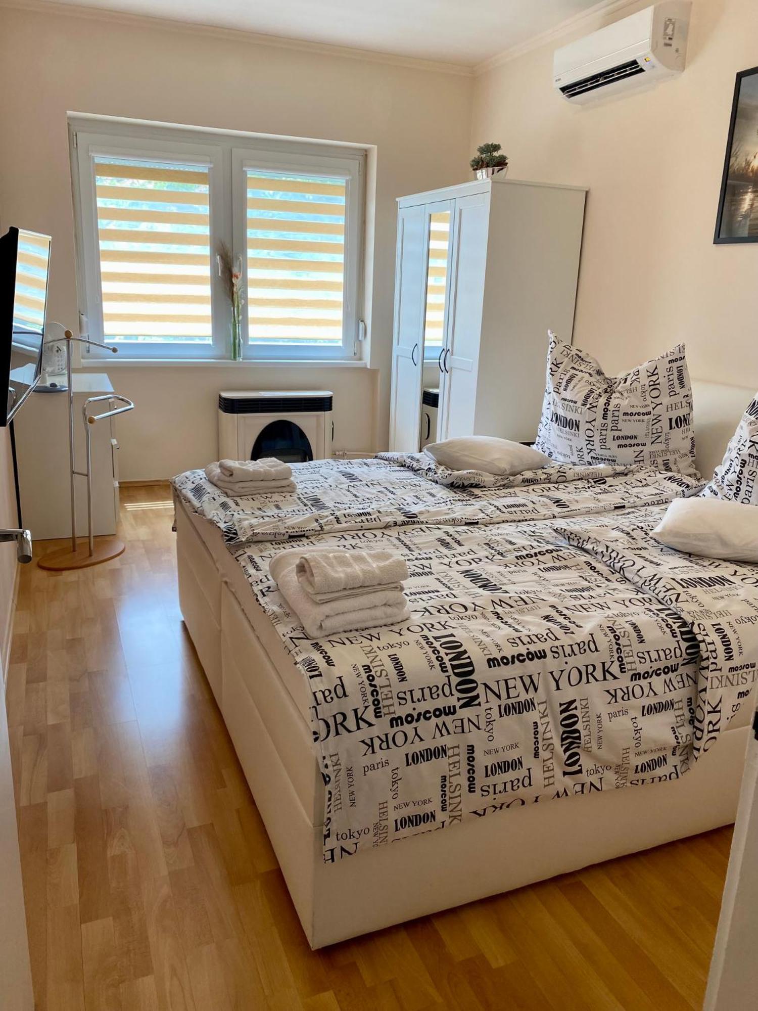 Petertuende Vendeghaz Villa Kestel Dış mekan fotoğraf